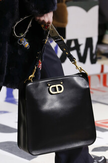 Details Christian Dior , Details Dior Fall 2018 Ready-to-Wear , Детали показа Кристиан Диор , Детали показа Диор осень зима 2018 , Fashion show , неделя моды в Париже , PFW , Мария Грация Кьюри , Mainstyles